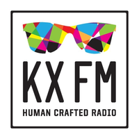 Logotipo de 104.7 KXRN