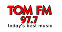 Logotipo de 97.7 Tom FM